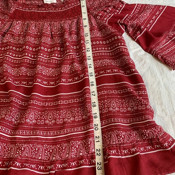 Maurices red top. Off the shoulder with straps. SizeM - Picture 3 of 8
